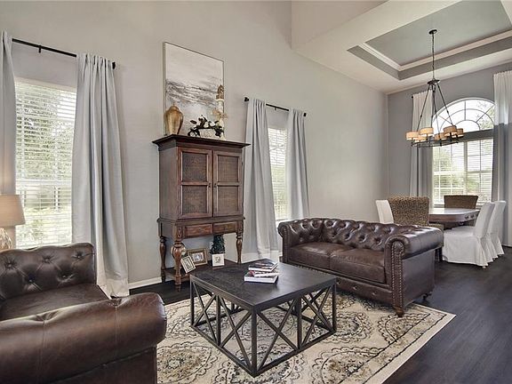 3rd image of 207 Fox Hollow Dr