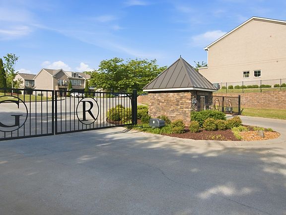 3rd image of 3111 Blue Sky Dr