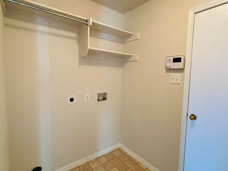 2748 Wakecrest Dr — Photo 21
