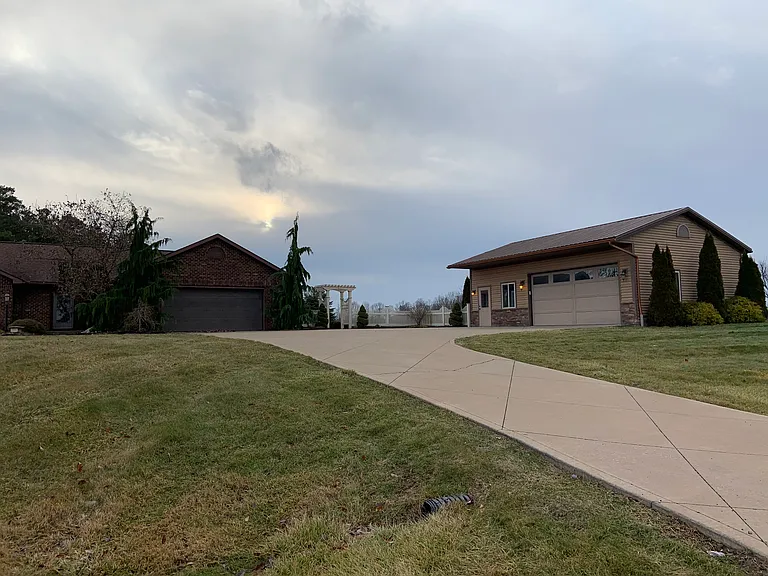 5521 Township Road 336 — Photo 2