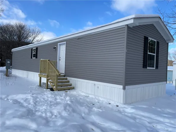 7 Flamingo Dr, Moravia, NY 13118