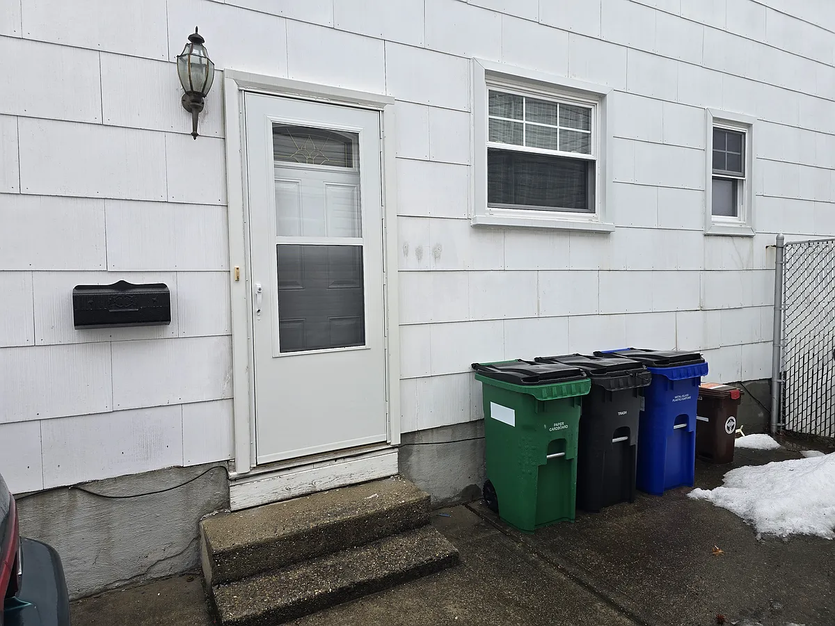 Building Photo - 28 Devens St #1
