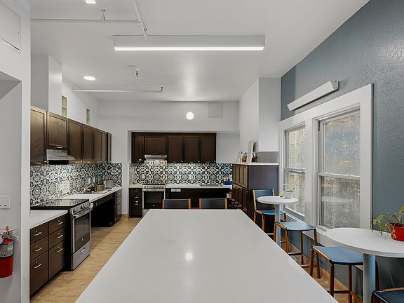4th image of 21 S Park St #214