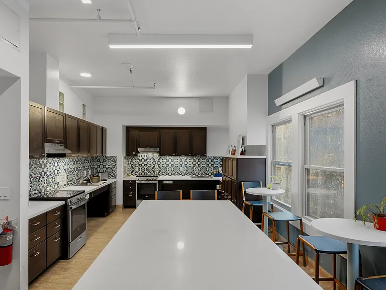21 S Park St #214 — Photo 4