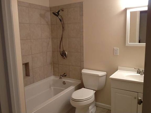 5th image of 2659 Queensway Dr