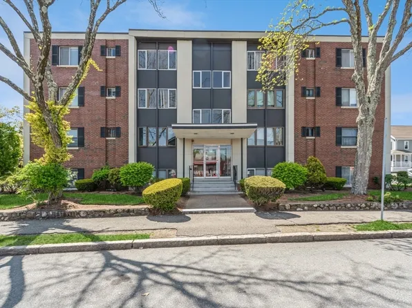 50 Tuttle St APT 15, Wakefield, MA 01880