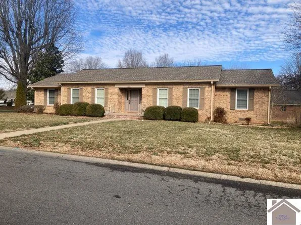 1303 Fairway Cir, Mayfield, KY 42066