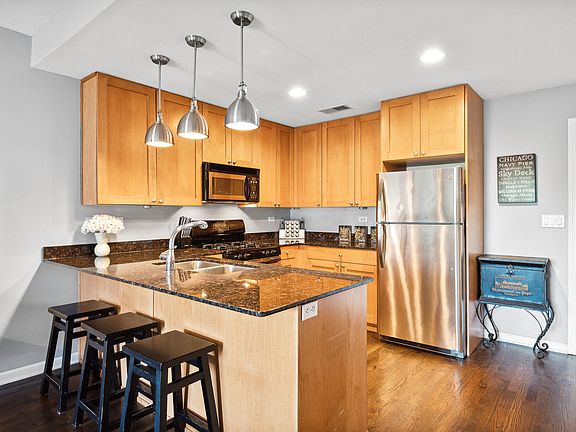 4th image of 437 W North Ave APT 405