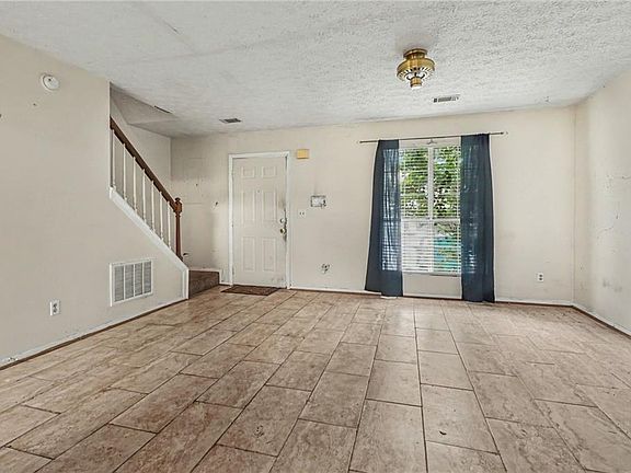 4th image of 5670 Wells Cir