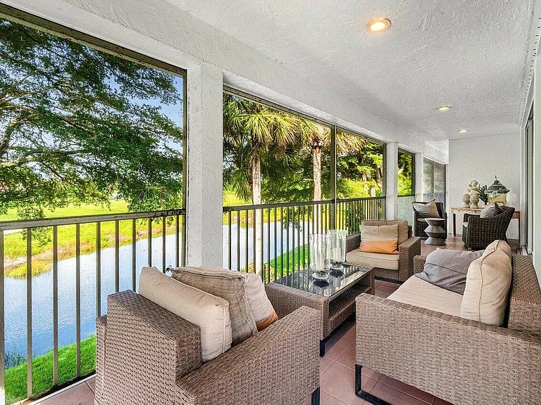 11823 Pebblewood Dr — Photo 26