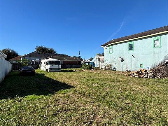 3rd image of 2630 New Orleans St