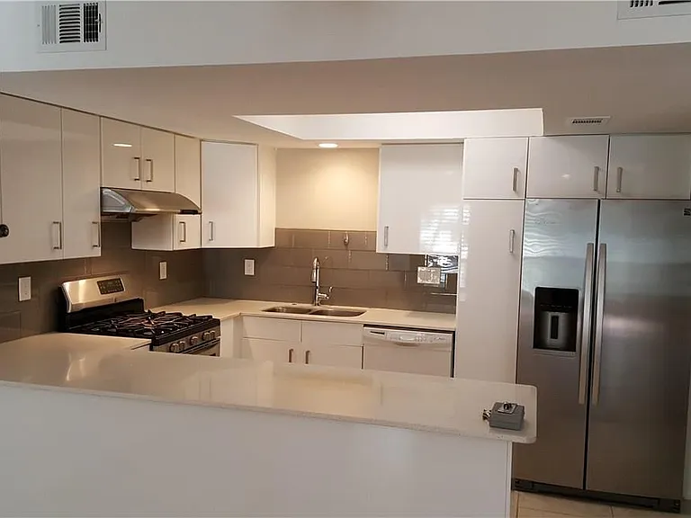 3523 Greystone Dr #112 — Photo 2