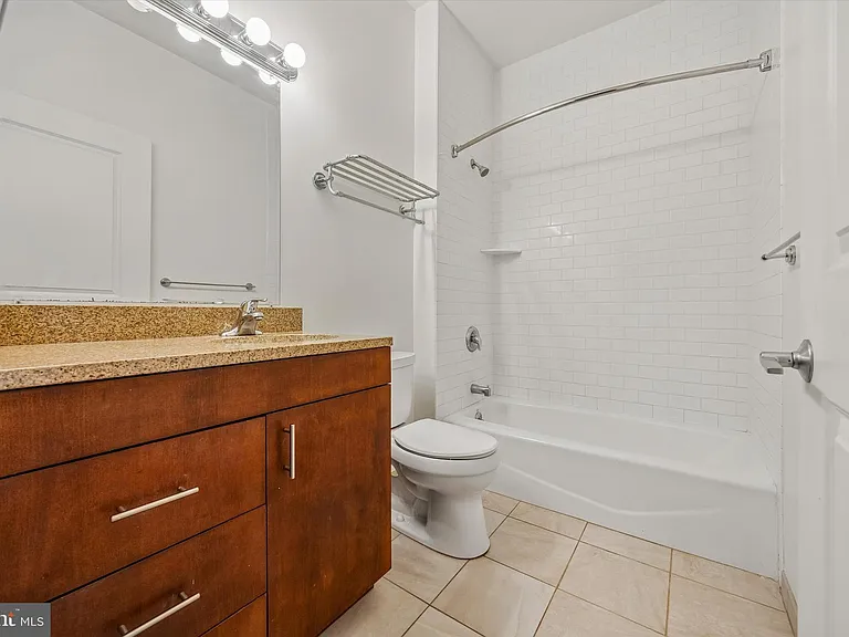 1015-1021 W Lancaster Ave #210-212 — Photo 9