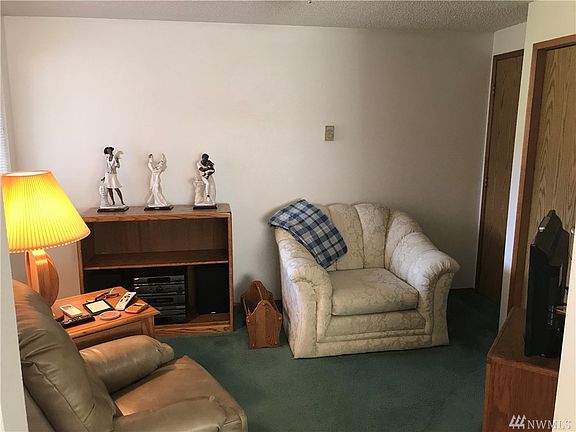 5th image of 641 Malibu Dr SE