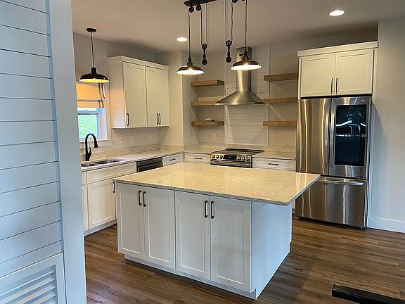 4th image of 380 Cherokee Cv