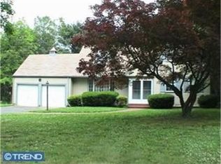 22 Woodhampton Dr, Ewing, NJ 08638