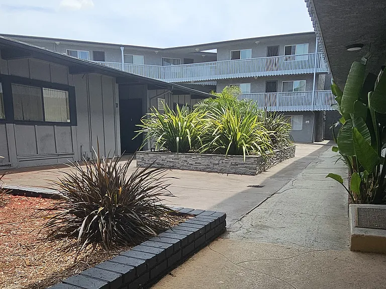 Torrance Terrace — Photo 9