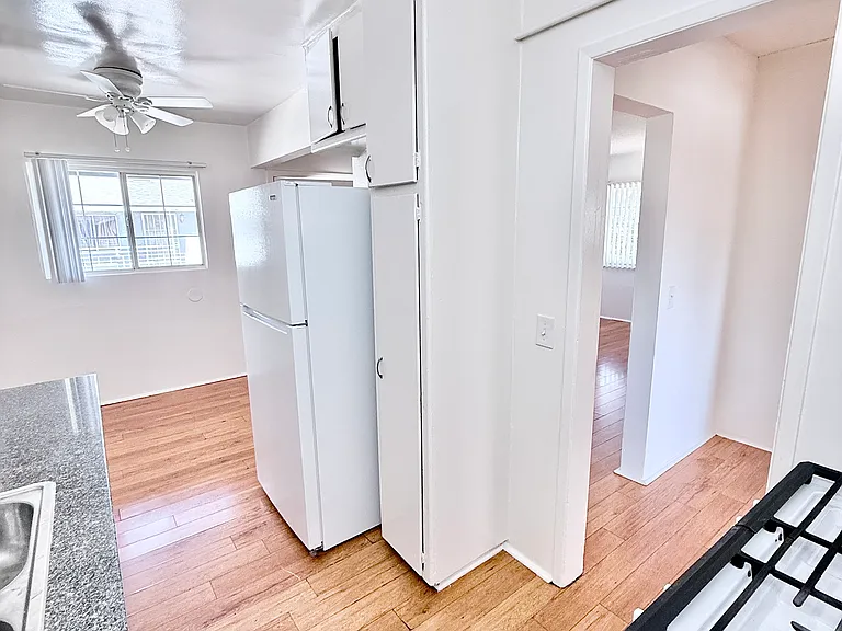 13645 Runnymede St #5 — Photo 9