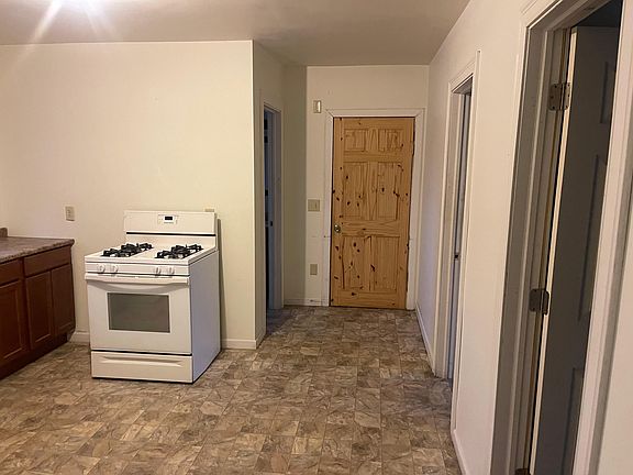 4th image of 1834 Hamburg St Floor 2