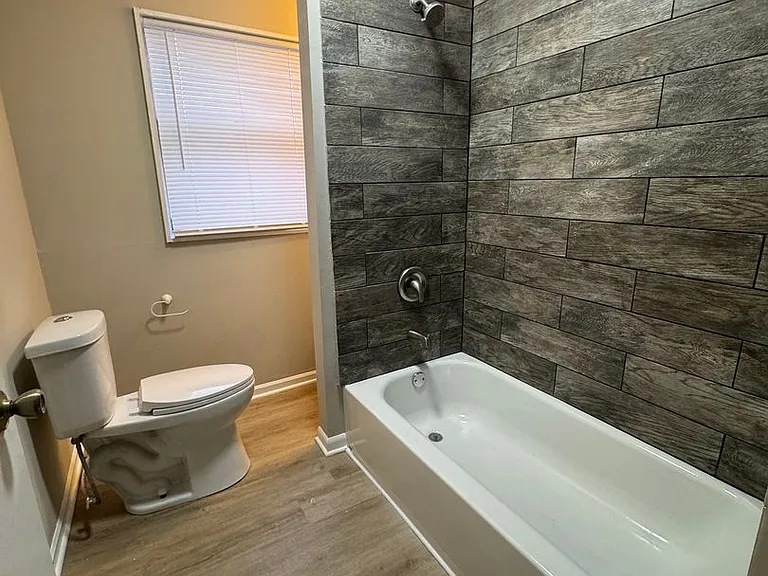 1132 N Oxford St — Photo 11