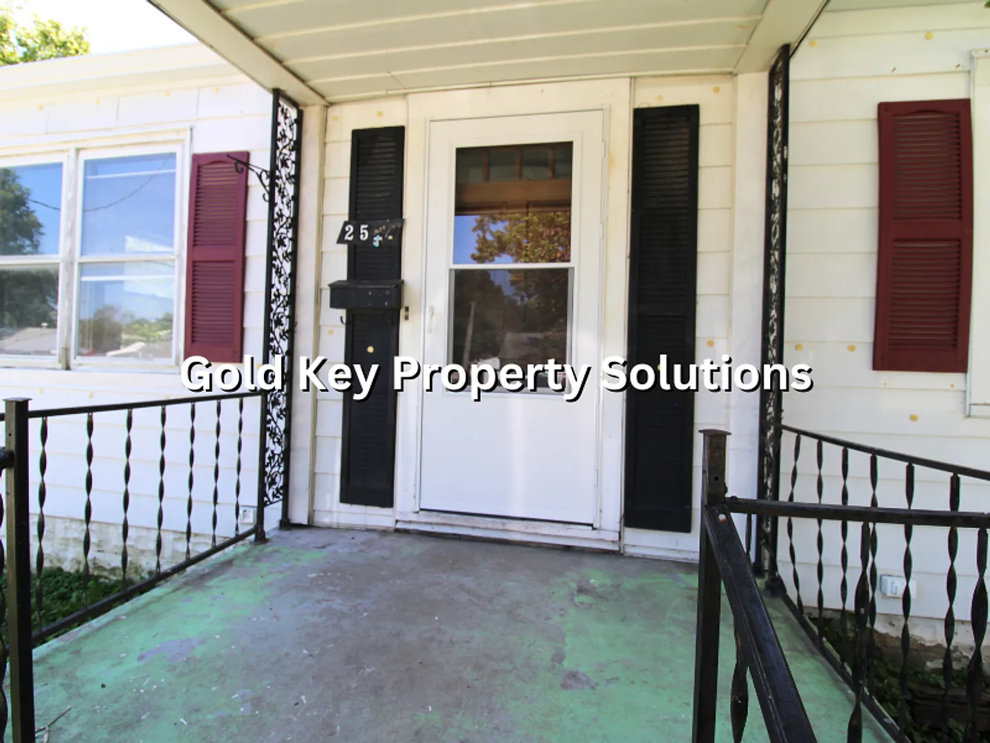 Large 4 Br 1.5 Ba House With Fenced Backyard. Section 8 Approved — Photo 4