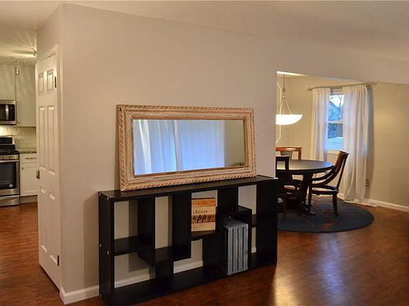 3rd image of 14928 Carol Dr