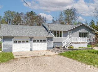 5940 275th Rd, Brampton, MI 49837