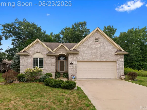 2234 Emeraldwood Trl, Flushing, MI 48433