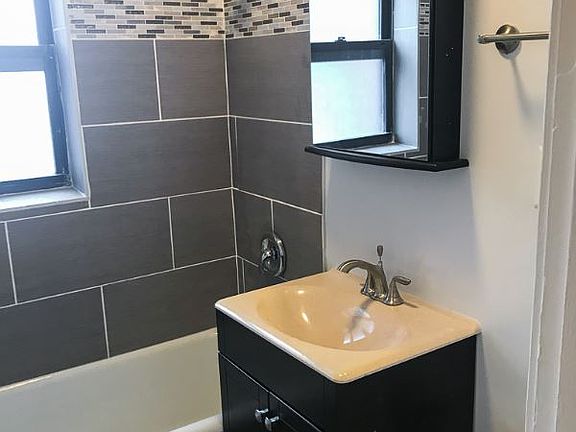 4th image of 4631 N Winchester Ave APT 208