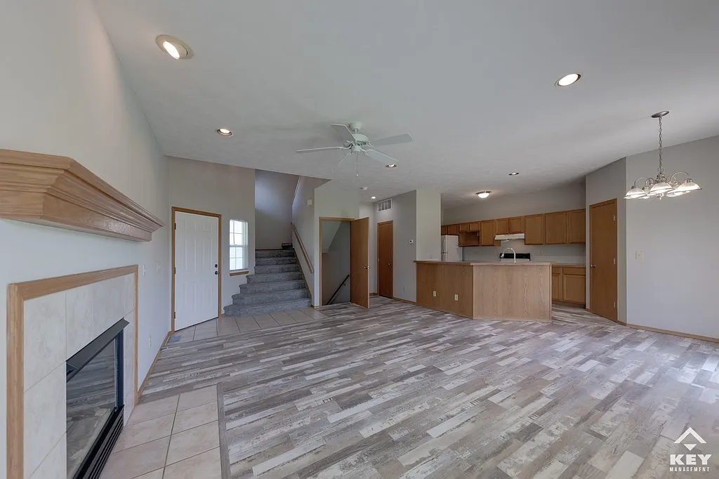 3 bed, 2.5 bath, 1726 sqft, $1,750 — Photo 3