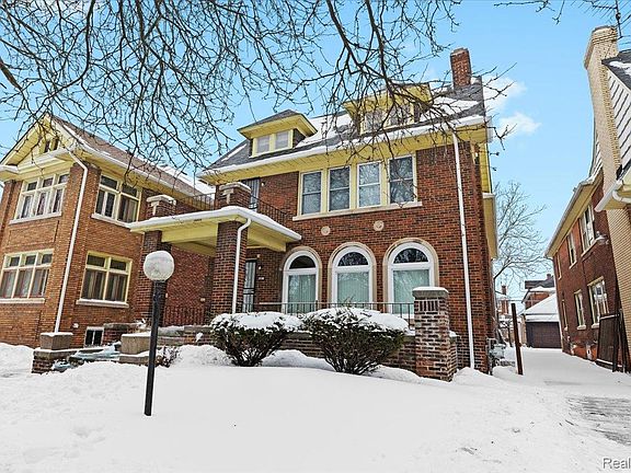 2nd image of 2956 Webb St