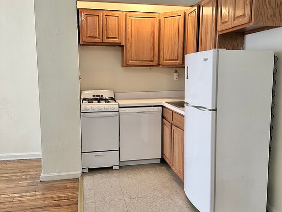 2nd image of 161 E 25th St APT 5D
