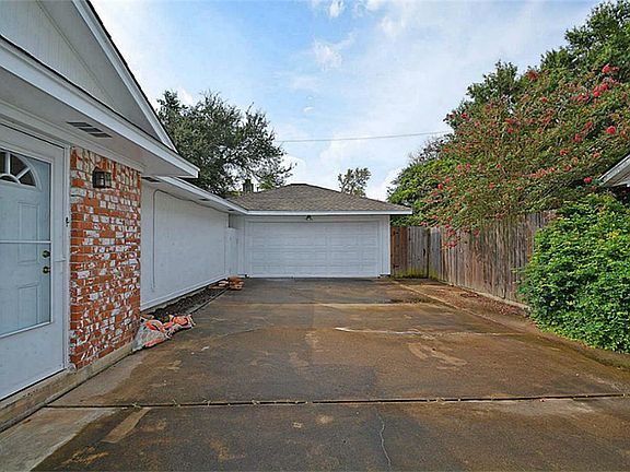 2nd image of 507 Hillhurst Dr