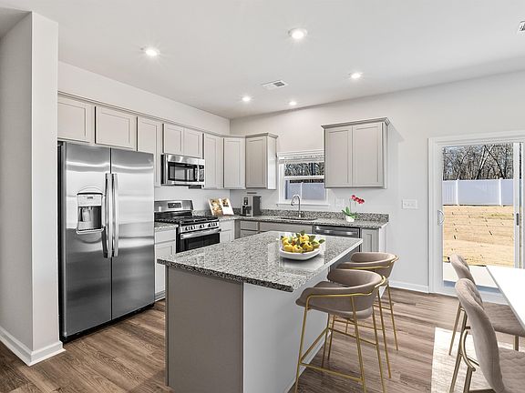 2nd image of 152 Randwick Ln