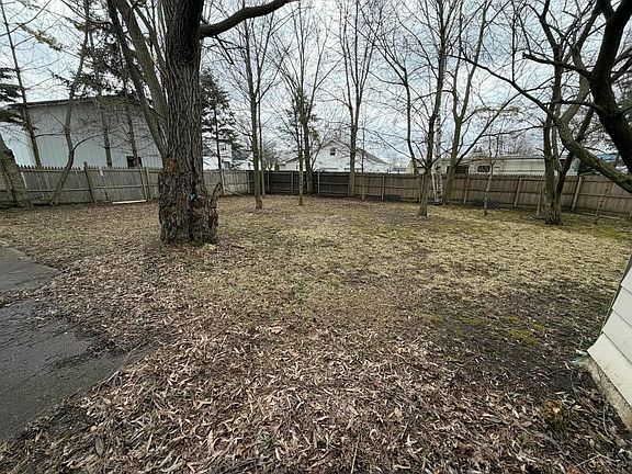 5th image of 2060 Cass Ave
