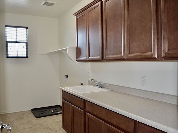 3rd image of 2834 E Aloe Pl
