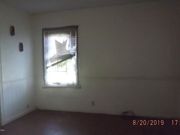 3rd image of 815 Lynn Ave