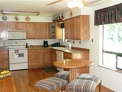 3rd image of 2368 Garden Dr