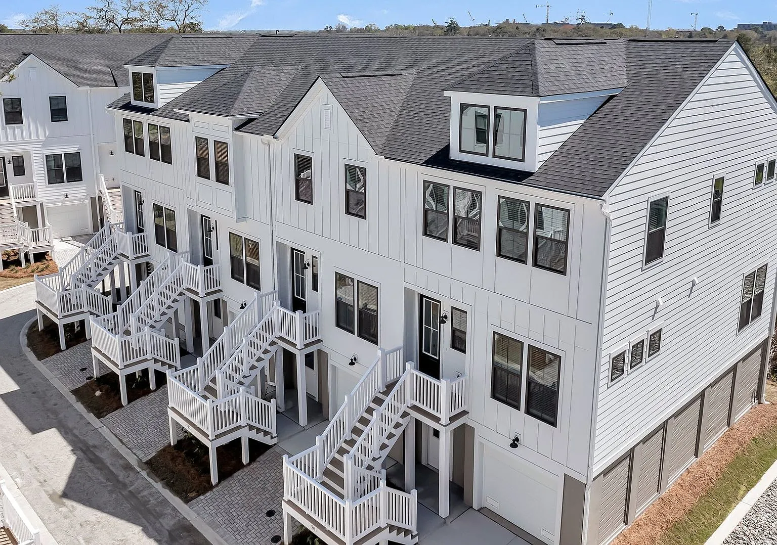 Tides at Park Circle — Photo 1