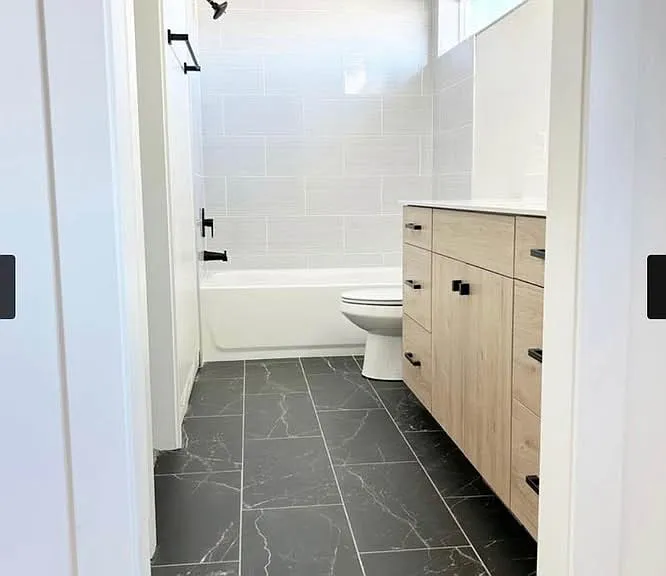 2754 N Clark Pkwy — Photo 5