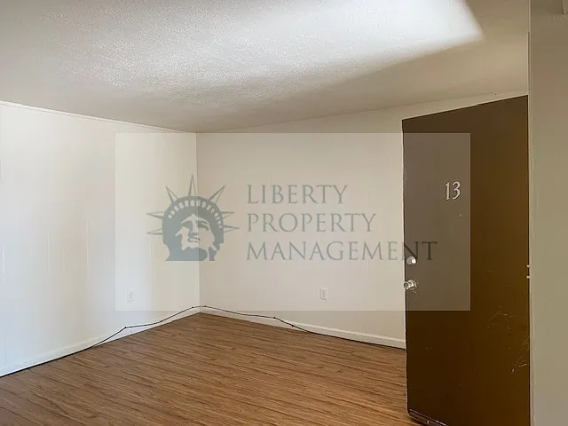 924 S Garfield St #13 — Photo 1