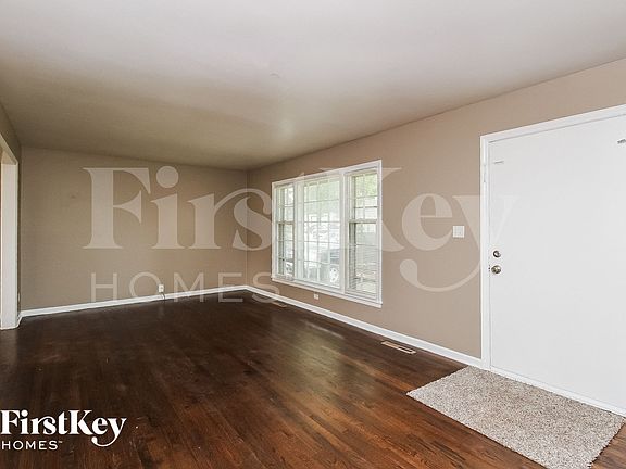 3rd image of 3609 NE 49th Ter