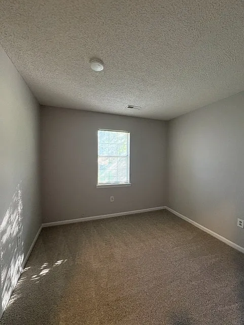 3 bed, 1360 sqft, $1,750 — Photo 4