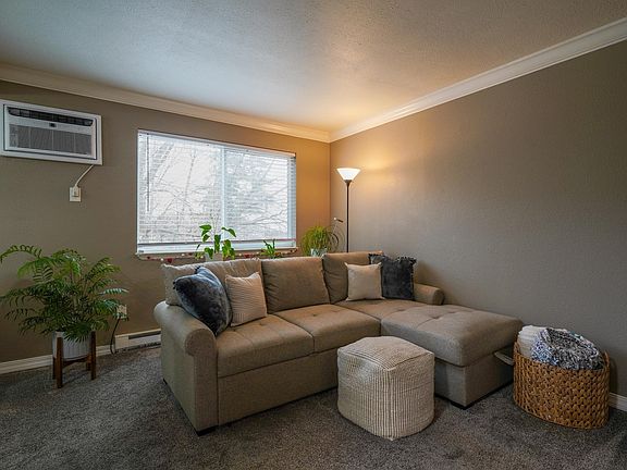 3rd image of 222 N Hutchinson Rd