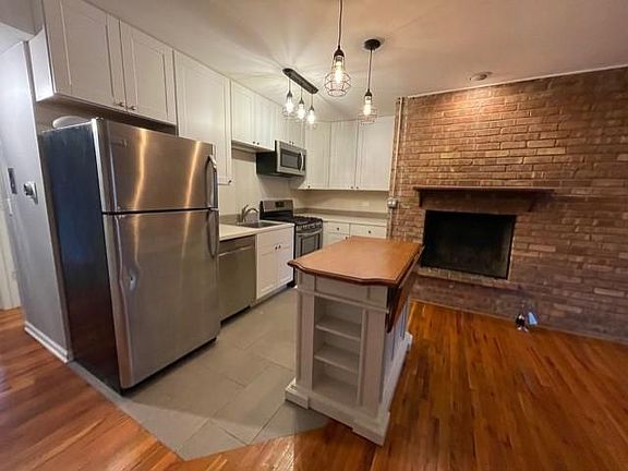 5th image of 801 W Oakdale Ave APT 1A