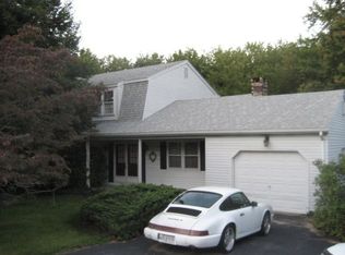 9 Wallace St, Waterford, CT 06385