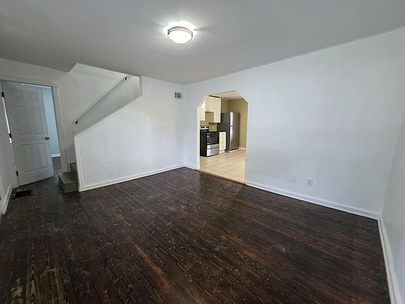 3rd image of 1597 Koebel Rd