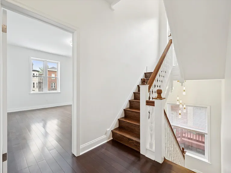 4911 Warrington Ave — Photo 36