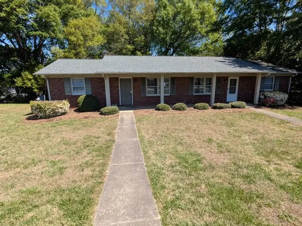 435 10th Avenue Pl NE, Hickory, NC 28601