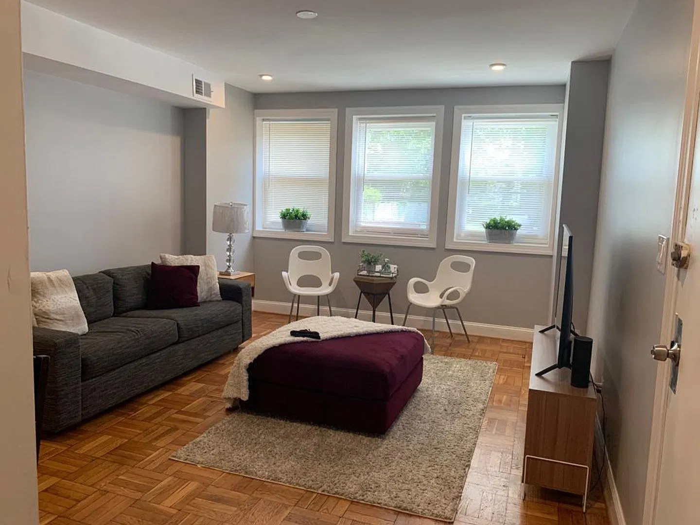 1385 Nicholson — Photo 3
